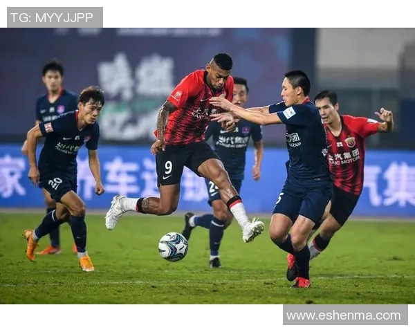 上海足球队逆袭之旅揭秘：从低谷到巅峰的奋斗与荣耀